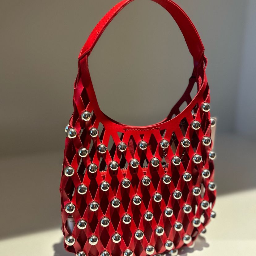 Bolsa de mão vermelha com esferas de metal Zara
